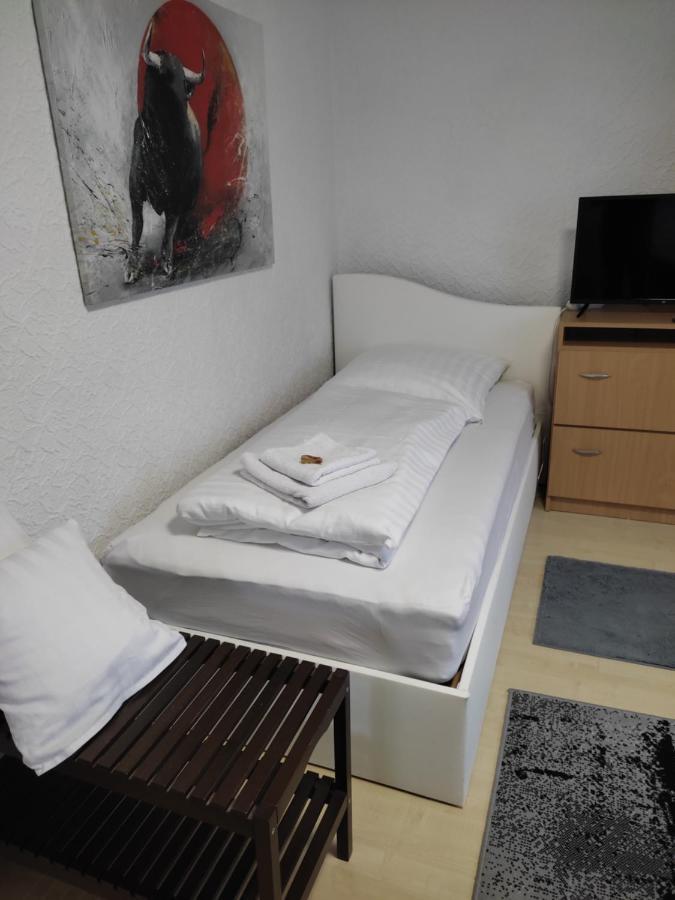 Gaestezimmer Boxenstopp Veitsbronn Bagian luar foto
