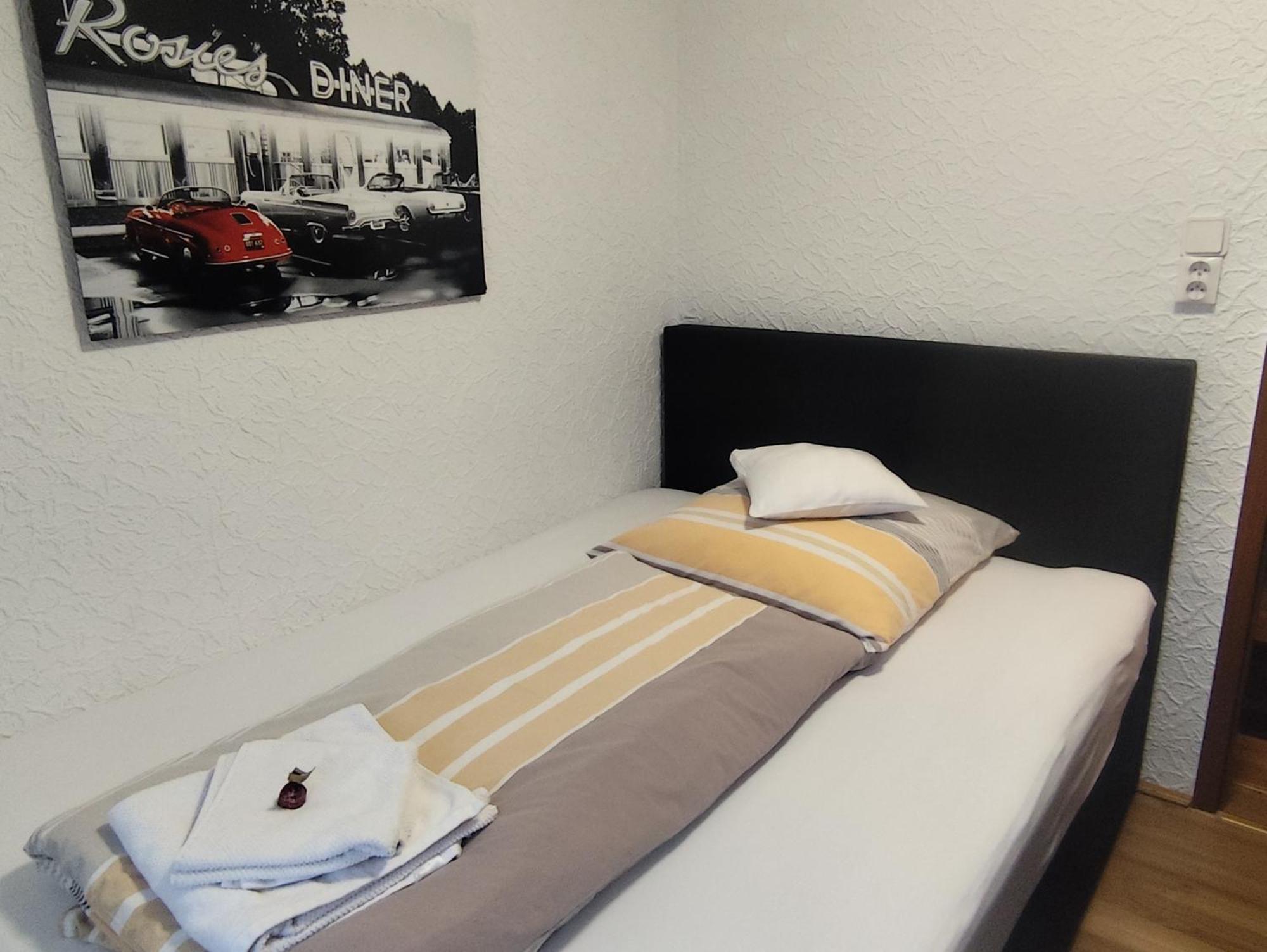Gaestezimmer Boxenstopp Veitsbronn Bagian luar foto